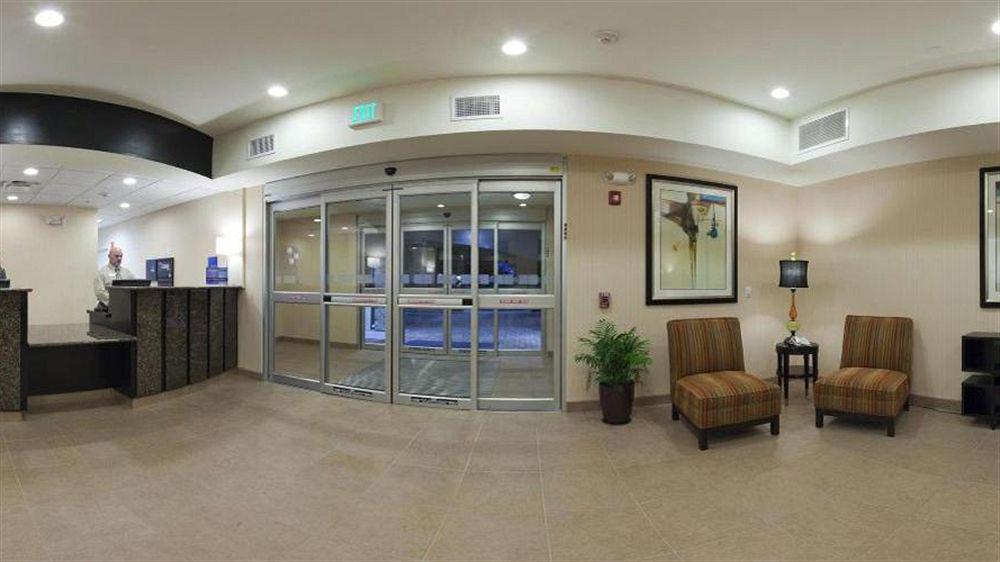 Holiday Inn Express & Suites North Topeka Extérieur photo