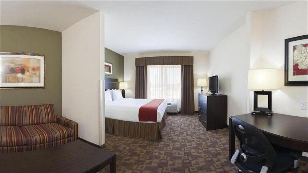 Holiday Inn Express & Suites North Topeka Extérieur photo