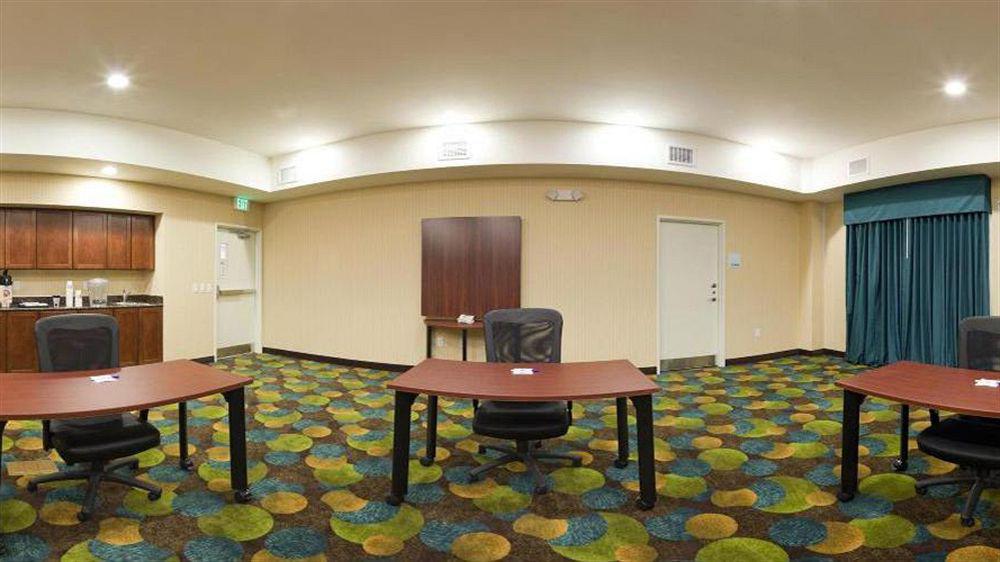 Holiday Inn Express & Suites North Topeka Extérieur photo