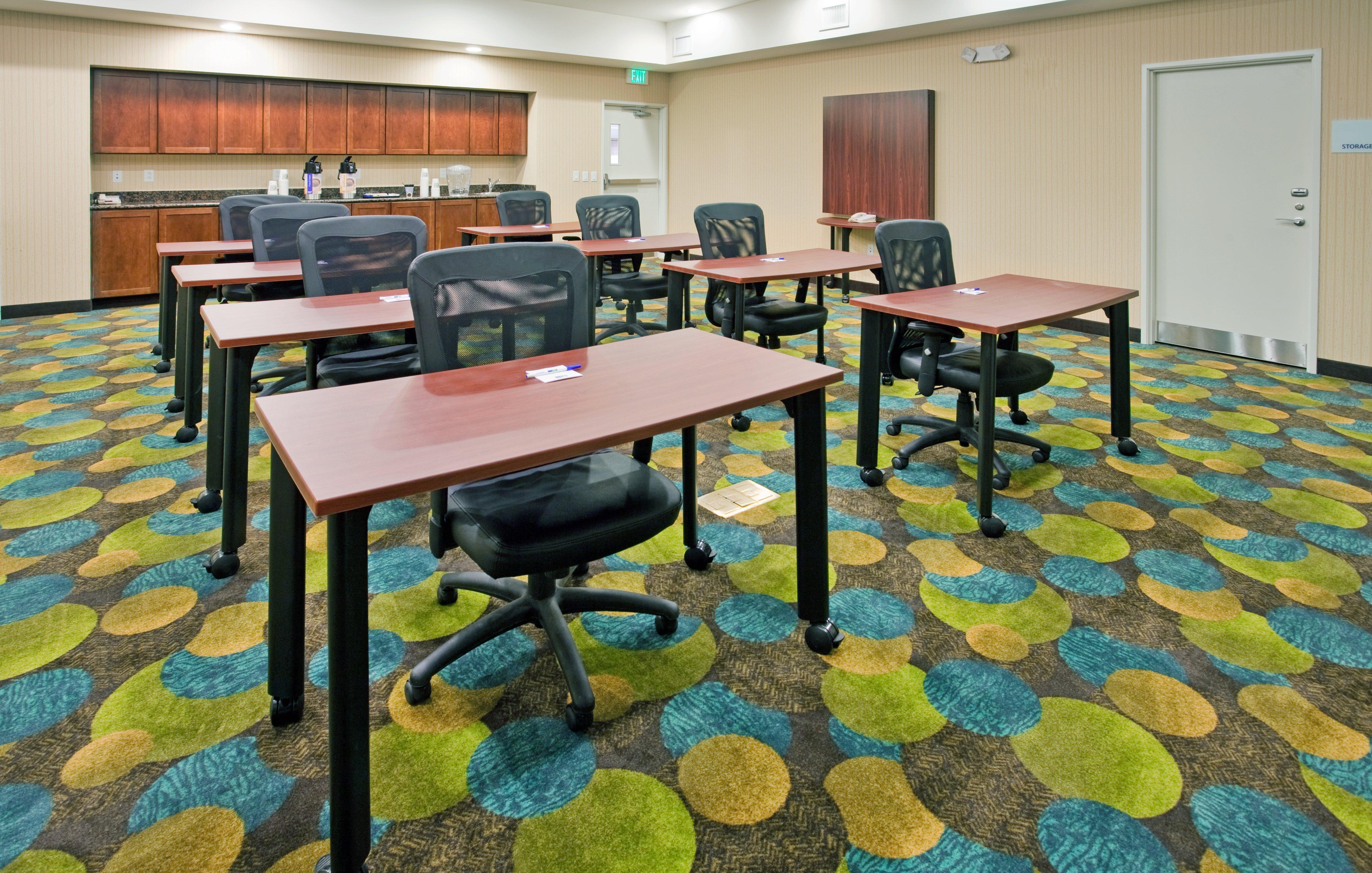 Holiday Inn Express & Suites North Topeka Extérieur photo