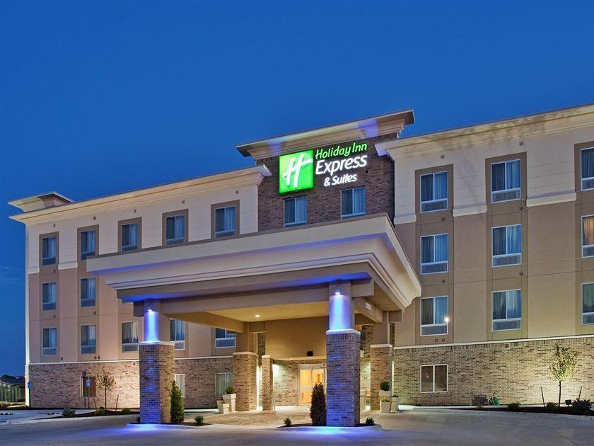 Holiday Inn Express & Suites North Topeka Extérieur photo