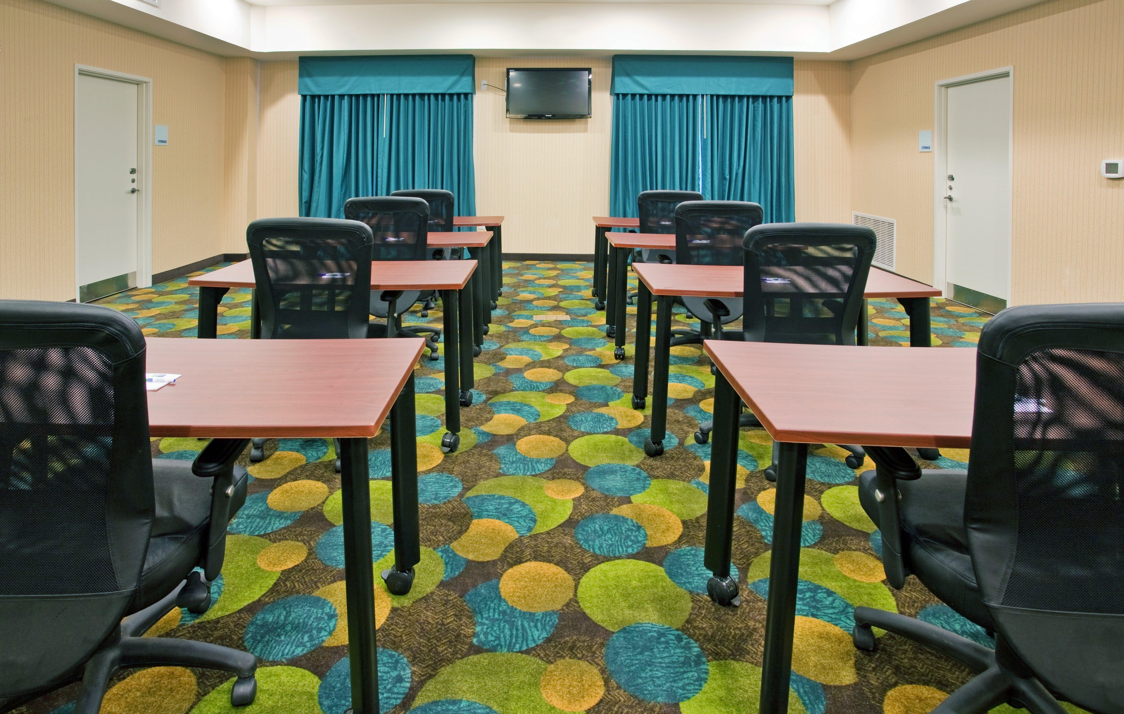 Holiday Inn Express & Suites North Topeka Extérieur photo