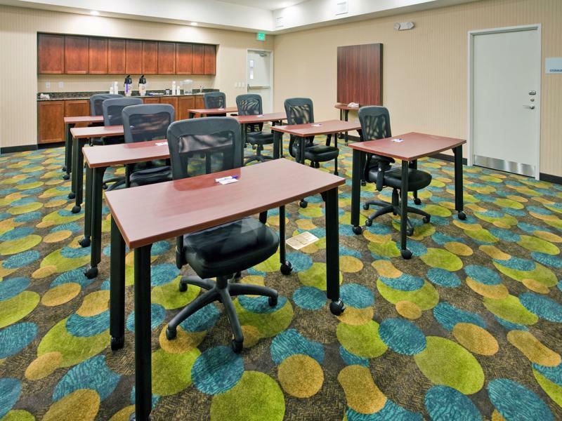 Holiday Inn Express & Suites North Topeka Extérieur photo