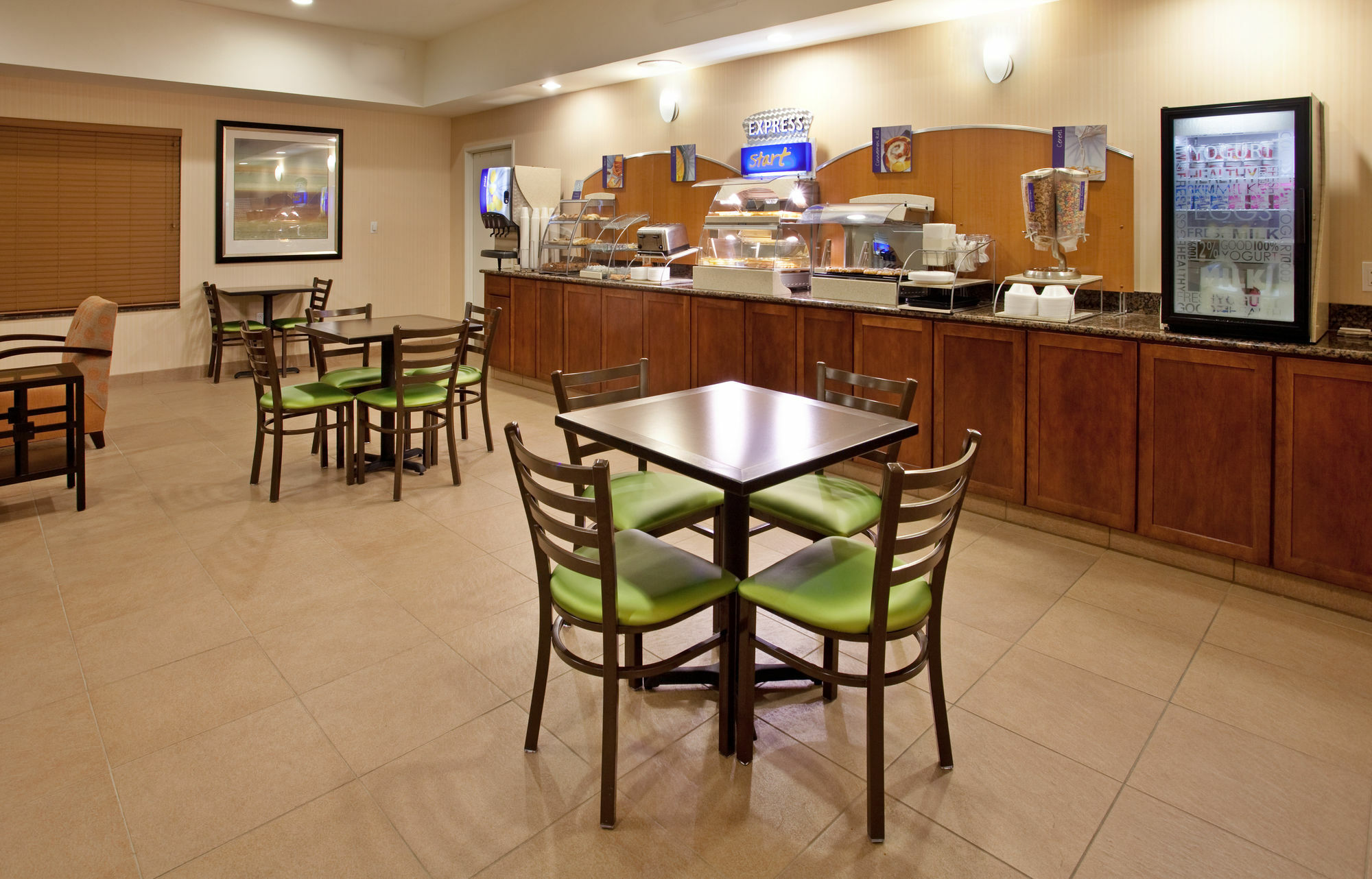 Holiday Inn Express & Suites North Topeka Extérieur photo