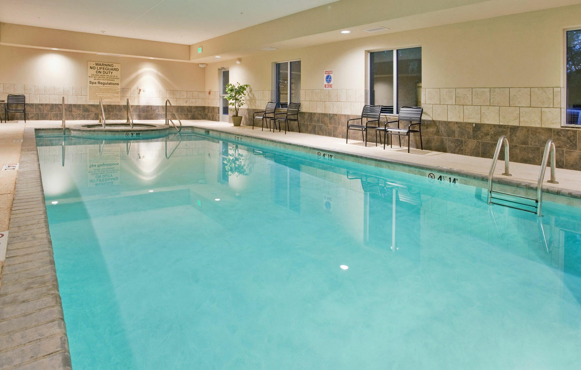Holiday Inn Express & Suites North Topeka Extérieur photo