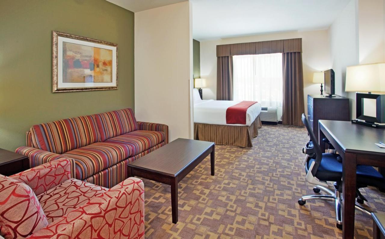 Holiday Inn Express & Suites North Topeka Extérieur photo